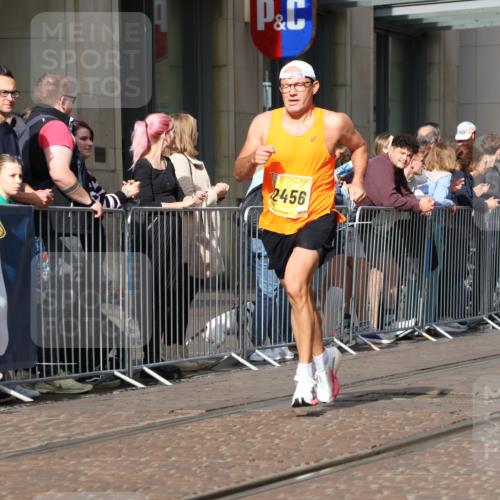 13.09.2026 - 21. swb-Marathon Bremen Strokosch-Dieckow http://msf.ph/oto/10284511 13.09.2026 10:36:34 Ziel 11654, 11738, 12520, 13606, 11916, 12324, 12456, 12513, 13548, 13575 meine-sportfotos.de