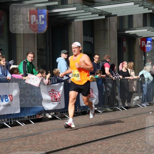 13.09.2026 - 21. swb-Marathon Bremen Strokosch-Dieckow http://msf.ph/oto/10284525 13.09.2026 10:36:35 Ziel 11654, 11738, 12520, 13568, 13606, 11916, 12324, 12456, 12513, 13548, 13575 meine-sportfotos.de