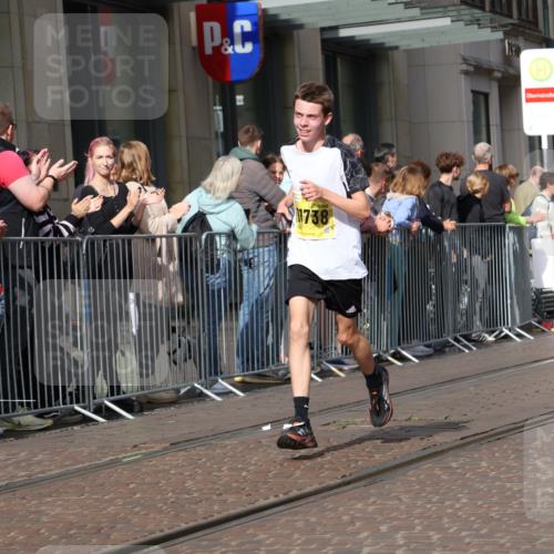 13.09.2026 - 21. swb-Marathon Bremen Strokosch-Dieckow http://msf.ph/oto/10284557 13.09.2026 10:36:46 Ziel 10961, 11654, 12520, 13568, 13606, 11738, 11916, 12456, 13548 meine-sportfotos.de