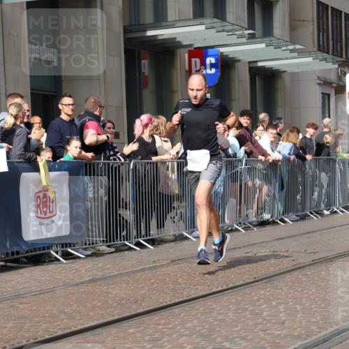 13.09.2026 - 21. swb-Marathon Bremen Strokosch-Dieckow http://msf.ph/oto/10284594 13.09.2026 10:36:52 Ziel 10502, 10961, 11654, 12520, 13568, 11738, 11916, 12456, 13606 meine-sportfotos.de