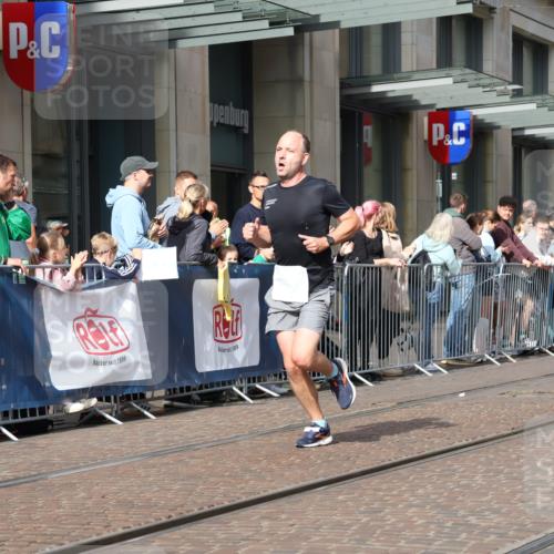 13.09.2026 - 21. swb-Marathon Bremen Strokosch-Dieckow http://msf.ph/oto/10284603 13.09.2026 10:36:52 Ziel 10502, 10961, 11654, 12520, 13568, 11738, 11916, 12456, 13606 meine-sportfotos.de