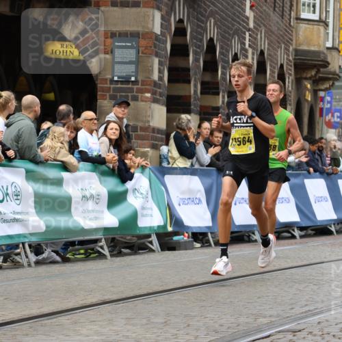 13.09.2026 - 21. swb-Marathon Bremen Strokosch-Dieckow http://msf.ph/oto/10284623 13.09.2026 10:32:33 Ziel 13543, 13564, 13582, 13632, 13639, 13550, 13599, 13622 meine-sportfotos.de
