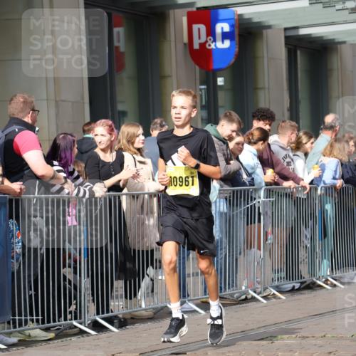 13.09.2026 - 21. swb-Marathon Bremen Strokosch-Dieckow http://msf.ph/oto/10284733 13.09.2026 10:37:08 Ziel 10502, 10961, 11619, 11854, 13608, 10961, 11654, 11738, 12520, 13568, 13606 meine-sportfotos.de