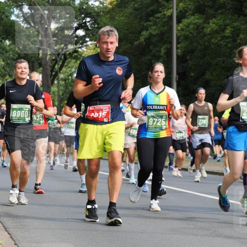 13.09.2026 - 21. swb-Marathon Bremen TobiasT http://msf.ph/oto/10284736 13.09.2026 12:10:14 Laufen 9960, 2015, 50, 9725, 7207 meine-sportfotos.de