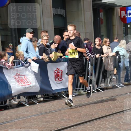 13.09.2026 - 21. swb-Marathon Bremen Strokosch-Dieckow http://msf.ph/oto/10284742 13.09.2026 10:37:09 Ziel 10502, 11619, 11854, 13608, 10961, 11654, 12520, 13568, 13606 meine-sportfotos.de