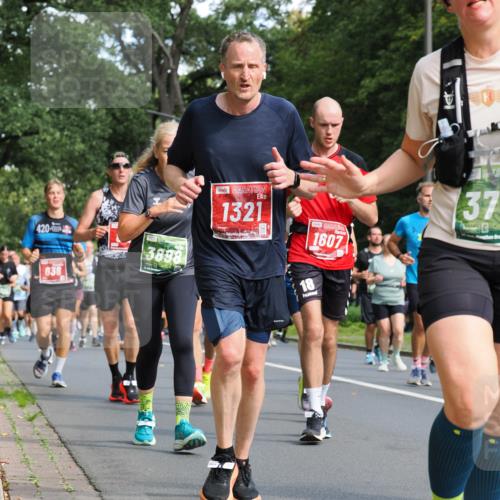 13.09.2026 - 21. swb-Marathon Bremen TobiasT http://msf.ph/oto/10284813 13.09.2026 12:10:27 Laufen 420, 3898, 638, 1321, 18, 1607, 37 meine-sportfotos.de
