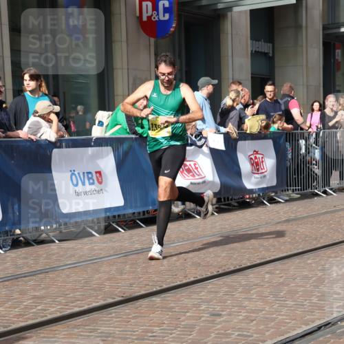 13.09.2026 - 21. swb-Marathon Bremen Strokosch-Dieckow http://msf.ph/oto/10284836 13.09.2026 10:37:22 Ziel 11619, 11854, 13535, 10502, 10961, 11654, 11854, 13568, 13608 meine-sportfotos.de