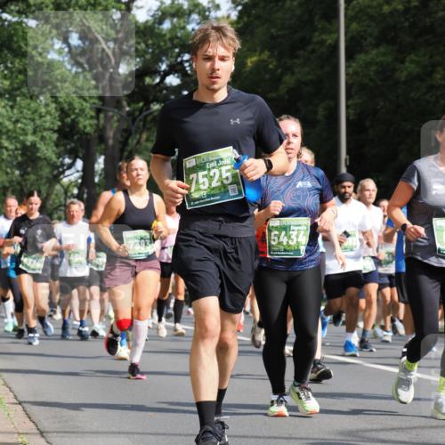 13.09.2026 - 21. swb-Marathon Bremen TobiasT http://msf.ph/oto/10284861 13.09.2026 12:10:34 Laufen 7393, 7525, 21, 26, 5434 meine-sportfotos.de