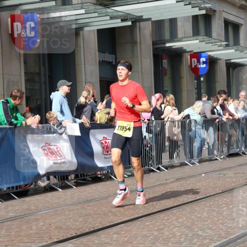 13.09.2026 - 21. swb-Marathon Bremen Strokosch-Dieckow http://msf.ph/oto/10284862 13.09.2026 10:37:23 Ziel 11619, 13535, 10502, 10961, 11619, 11654, 11854, 13568, 13608 meine-sportfotos.de