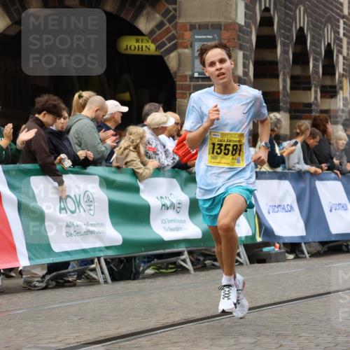 13.09.2026 - 21. swb-Marathon Bremen Strokosch-Dieckow http://msf.ph/oto/10284865 13.09.2026 10:33:02 Ziel 13550, 13581, 13599, 13622 meine-sportfotos.de