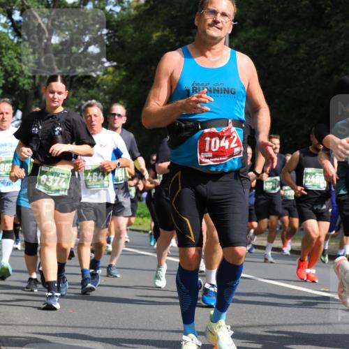 13.09.2026 - 21. swb-Marathon Bremen TobiasT http://msf.ph/oto/10284906 13.09.2026 12:10:38 Laufen 90, 6374, 4641, 1042, 1795, 4400 meine-sportfotos.de