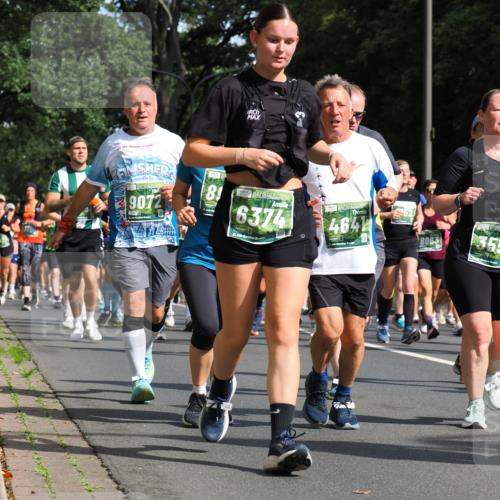 13.09.2026 - 21. swb-Marathon Bremen TobiasT http://msf.ph/oto/10284913 13.09.2026 12:10:39 Laufen 9072, 8, 6374, 4641, 952, 8063, 355 meine-sportfotos.de