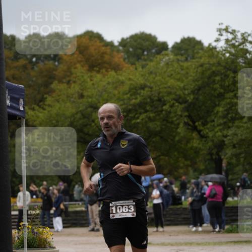 13.09.2026 - Stadtparktriathlon Patografie http://msf.ph/oto/10284921 13.09.2026 13:11:37 Ziel 1063 meine-sportfotos.de
