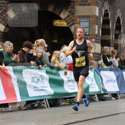 13.09.2026 - 21. swb-Marathon Bremen Strokosch-Dieckow http://msf.ph/oto/10284923 13.09.2026 10:33:36 Ziel 12459, 13530, 13541 meine-sportfotos.de