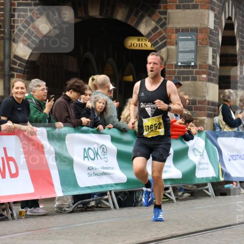 13.09.2026 - 21. swb-Marathon Bremen Strokosch-Dieckow http://msf.ph/oto/10284945 13.09.2026 10:33:36 Ziel 12459, 13530, 13541 meine-sportfotos.de