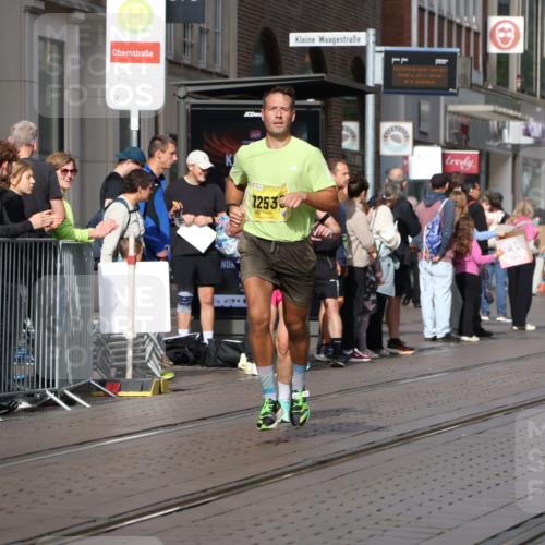 13.09.2026 - 21. swb-Marathon Bremen Strokosch-Dieckow http://msf.ph/oto/10284981 13.09.2026 10:37:49 Ziel 10302, 11083, 11142, 12538, 13551, 13553, 13559, 13584, 13587, 13636, 11083, 13535 meine-sportfotos.de