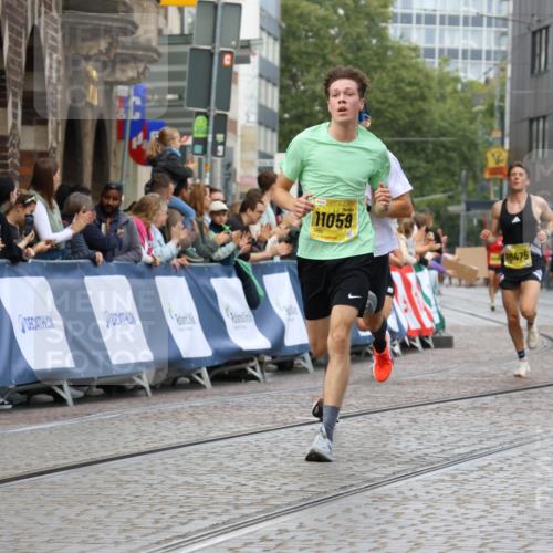 13.09.2026 - 21. swb-Marathon Bremen Strokosch-Dieckow http://msf.ph/oto/10284982 13.09.2026 10:33:41 Ziel 11652, 10797, 13541 meine-sportfotos.de