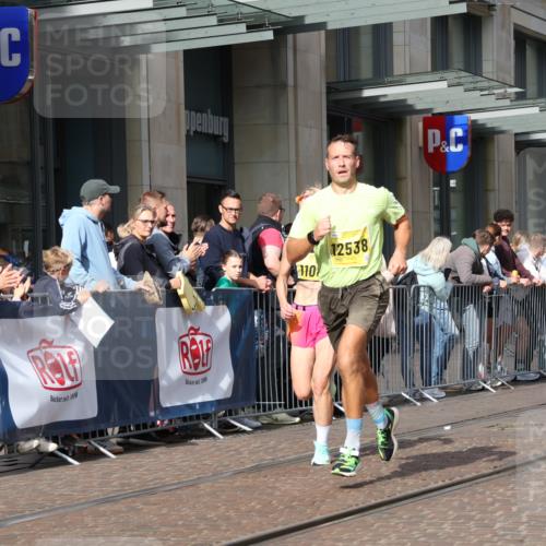 13.09.2026 - 21. swb-Marathon Bremen Strokosch-Dieckow http://msf.ph/oto/10285013 13.09.2026 10:37:53 Ziel 10302, 11142, 13551, 13553, 13559, 13584, 13587, 13636, 11083, 12538, 13535 meine-sportfotos.de