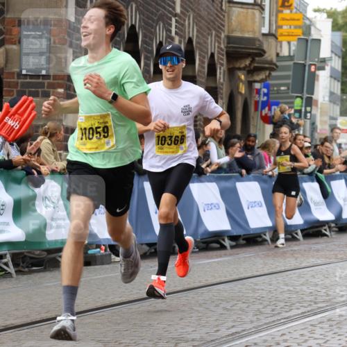 13.09.2026 - 21. swb-Marathon Bremen Strokosch-Dieckow http://msf.ph/oto/10285023 13.09.2026 10:33:42 Ziel 10366, 11059, 11652, 10797, 13541 meine-sportfotos.de