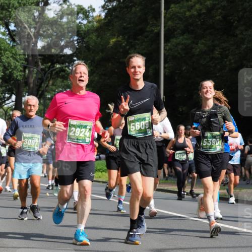 13.09.2026 - 21. swb-Marathon Bremen TobiasT http://msf.ph/oto/10285033 13.09.2026 12:10:59 Laufen 3097, 2924, 5609, 8783, 5390 meine-sportfotos.de