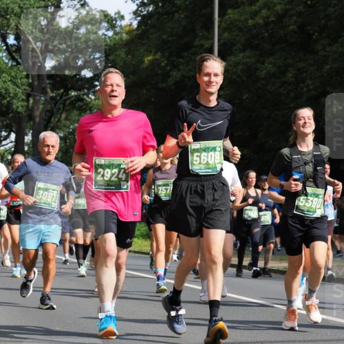 13.09.2026 - 21. swb-Marathon Bremen TobiasT http://msf.ph/oto/10285046 13.09.2026 12:10:59 Laufen 3097, 994, 2924, 21, 757, 5609, 5390 meine-sportfotos.de