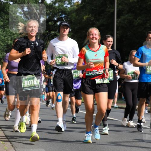 13.09.2026 - 21. swb-Marathon Bremen TobiasT http://msf.ph/oto/10285067 13.09.2026 12:11:03 Laufen 8018, 21, 2833, 26, 178, 2, 20, 501, 3157, 49 meine-sportfotos.de