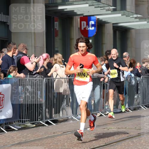 13.09.2026 - 21. swb-Marathon Bremen Strokosch-Dieckow http://msf.ph/oto/10285070 13.09.2026 10:38:02 Ziel 10302, 13507, 13551, 13553, 13559, 13587, 13636, 11083, 11142, 12538, 13535, 13551, 13584, 13587 meine-sportfotos.de