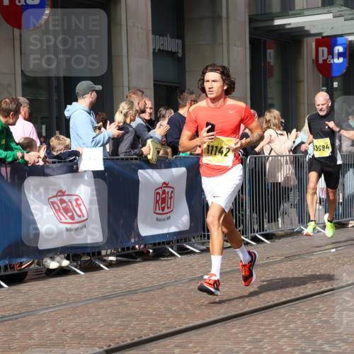 13.09.2026 - 21. swb-Marathon Bremen Strokosch-Dieckow http://msf.ph/oto/10285074 13.09.2026 10:38:03 Ziel 10302, 13507, 13553, 13559, 13636, 10302, 11083, 11142, 12538, 13535, 13551, 13584, 13587 meine-sportfotos.de
