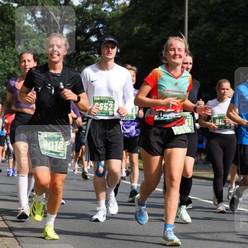 13.09.2026 - 21. swb-Marathon Bremen TobiasT http://msf.ph/oto/10285081 13.09.2026 12:11:03 Laufen 8018, 2652, 5, 20, 815 meine-sportfotos.de