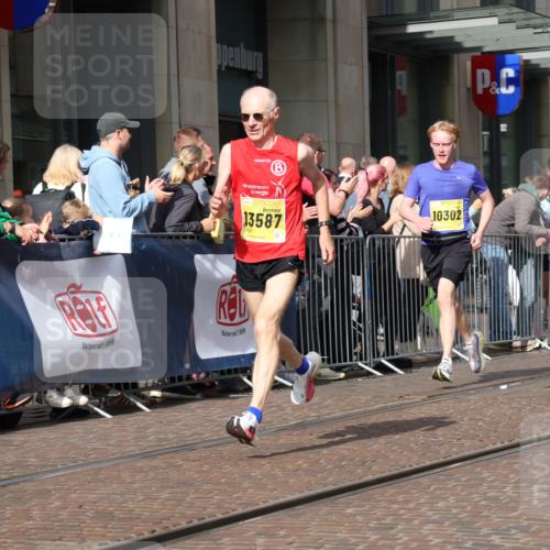 13.09.2026 - 21. swb-Marathon Bremen Strokosch-Dieckow http://msf.ph/oto/10285124 13.09.2026 10:38:06 Ziel 10441, 13507, 13553, 13636, 10302, 11083, 11142, 12538, 13535, 13551, 13559, 13584, 13587 meine-sportfotos.de