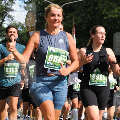 13.09.2026 - 21. swb-Marathon Bremen TobiasT http://msf.ph/oto/10285152 13.09.2026 12:11:15 Laufen 2, 15, 6363, 21, 26, 6662, 21, 9965, 21, 20, 2026 meine-sportfotos.de