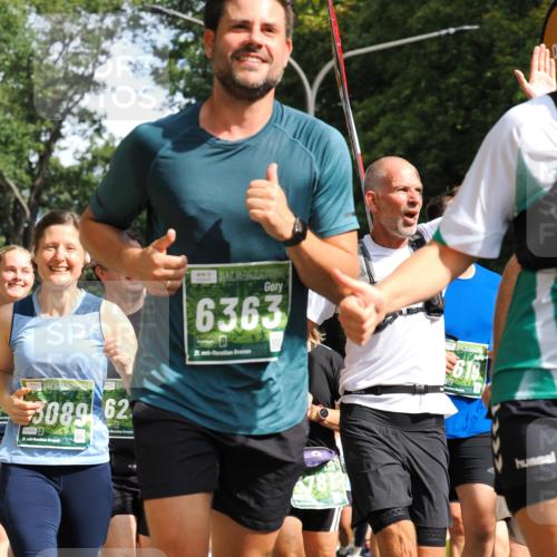 13.09.2026 - 21. swb-Marathon Bremen TobiasT http://msf.ph/oto/10285175 13.09.2026 12:11:16 Laufen 308062, 3089, 62, 8200, 21, 26, 6363, 21 meine-sportfotos.de