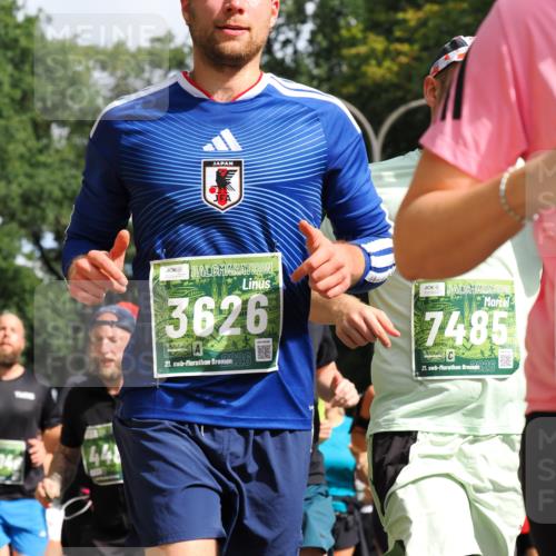 13.09.2026 - 21. swb-Marathon Bremen TobiasT http://msf.ph/oto/10285190 13.09.2026 12:11:21 Laufen 44, 3626, 21, 26, 7485, 21, 20 meine-sportfotos.de