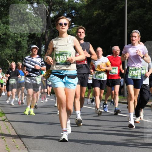13.09.2026 - 21. swb-Marathon Bremen TobiasT http://msf.ph/oto/10285218 13.09.2026 12:11:34 Laufen 6613, 4989, 9897, 965, 38621 meine-sportfotos.de