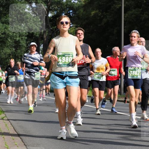 13.09.2026 - 21. swb-Marathon Bremen TobiasT http://msf.ph/oto/10285225 13.09.2026 12:11:34 Laufen 6613, 643210, 5523, 4980, 21, 25, 8965, 3862, 9891 meine-sportfotos.de