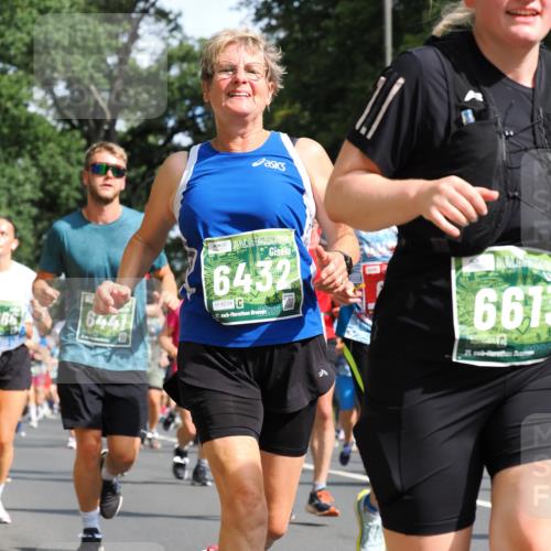 13.09.2026 - 21. swb-Marathon Bremen TobiasT http://msf.ph/oto/10285247 13.09.2026 12:11:42 Laufen 6441, 6432, 9234, 21, 26, 6613, 21 meine-sportfotos.de
