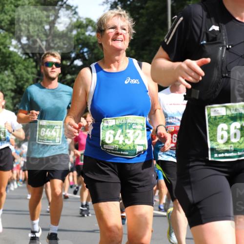 13.09.2026 - 21. swb-Marathon Bremen TobiasT http://msf.ph/oto/10285255 13.09.2026 12:11:42 Laufen 6441, 6432, 9234, 21, 26, 6, 66, 21 meine-sportfotos.de