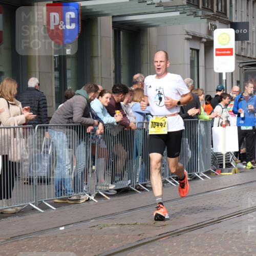 13.09.2026 - 21. swb-Marathon Bremen Strokosch-Dieckow http://msf.ph/oto/10285310 13.09.2026 10:38:28 Ziel 10441, 10926, 11127, 12370, 13539, 10302, 13507, 13553, 13559, 13636 meine-sportfotos.de