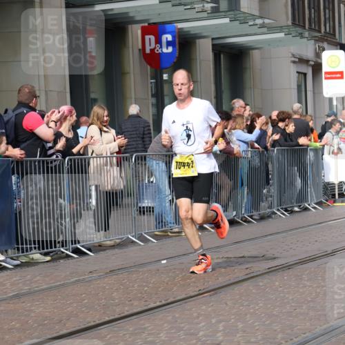 13.09.2026 - 21. swb-Marathon Bremen Strokosch-Dieckow http://msf.ph/oto/10285317 13.09.2026 10:38:29 Ziel 10441, 10782, 10926, 11127, 11338, 12370, 13539, 10441, 13507, 13553, 13559, 13636 meine-sportfotos.de