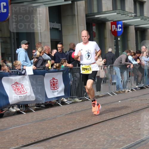 13.09.2026 - 21. swb-Marathon Bremen Strokosch-Dieckow http://msf.ph/oto/10285326 13.09.2026 10:38:30 Ziel 10782, 10926, 11127, 11338, 12370, 13539, 10441, 13507, 13553, 13559, 13636 meine-sportfotos.de