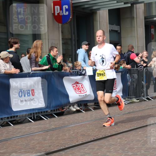 13.09.2026 - 21. swb-Marathon Bremen Strokosch-Dieckow http://msf.ph/oto/10285334 13.09.2026 10:38:30 Ziel 10782, 10926, 11127, 11338, 12370, 13539, 10441, 13507, 13553, 13559, 13636 meine-sportfotos.de