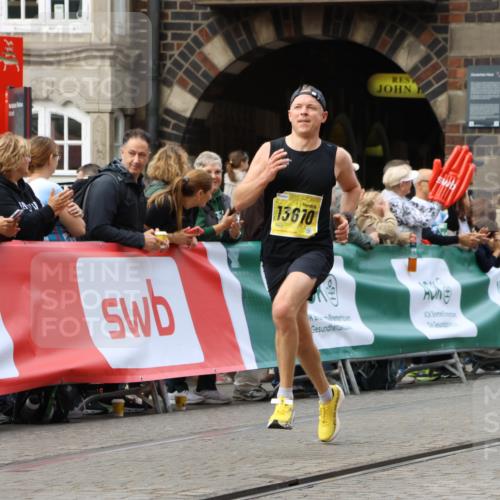 13.09.2026 - 21. swb-Marathon Bremen Strokosch-Dieckow http://msf.ph/oto/10285354 13.09.2026 10:34:28 Ziel 13605, 13610, 10818, 13637 meine-sportfotos.de