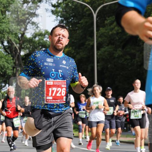 13.09.2026 - 21. swb-Marathon Bremen TobiasT http://msf.ph/oto/10285367 13.09.2026 12:12:13 Laufen 100, 1726, 0758, 21, 26 meine-sportfotos.de
