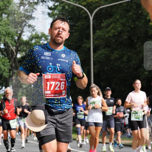13.09.2026 - 21. swb-Marathon Bremen TobiasT http://msf.ph/oto/10285376 13.09.2026 12:12:13 Laufen 100, 1726, 0758, 21, 6372 meine-sportfotos.de