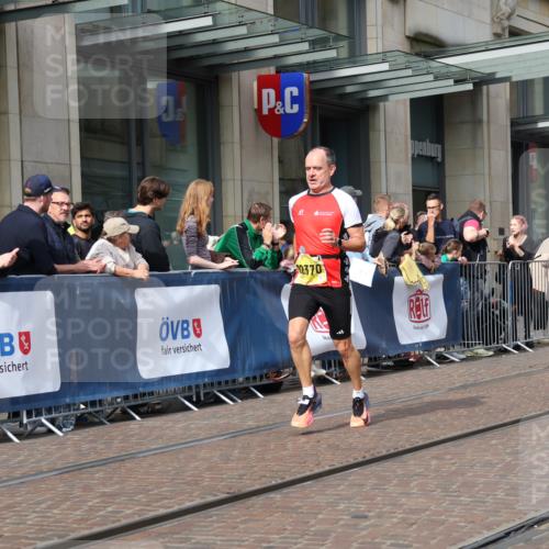 13.09.2026 - 21. swb-Marathon Bremen Strokosch-Dieckow http://msf.ph/oto/10285430 13.09.2026 10:38:40 Ziel 10782, 10926, 11127, 11338, 11454, 12003, 10441, 12370, 13507, 13539 meine-sportfotos.de
