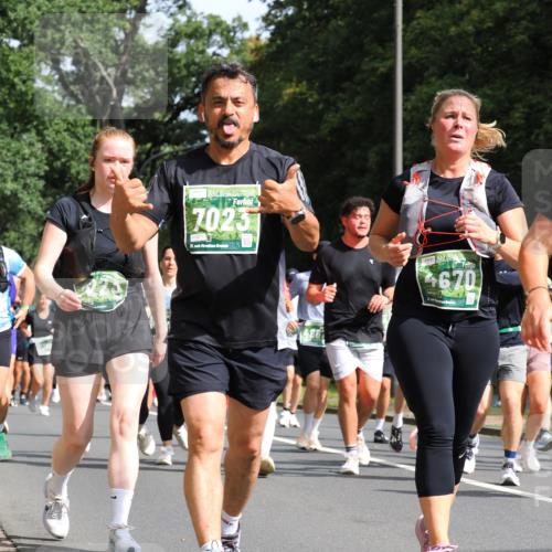 13.09.2026 - 21. swb-Marathon Bremen TobiasT http://msf.ph/oto/10285507 13.09.2026 12:12:55 Laufen 7023, 21, 026, 4670, 21, 26 meine-sportfotos.de