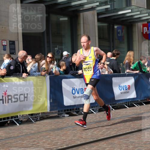 13.09.2026 - 21. swb-Marathon Bremen Strokosch-Dieckow http://msf.ph/oto/10285552 13.09.2026 10:38:56 Ziel 11227, 11454, 12003, 13556, 13641, 10782, 10926, 11127, 11338, 12370, 13539 meine-sportfotos.de