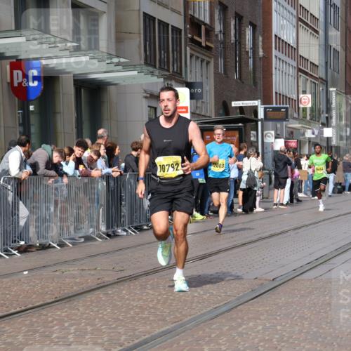 13.09.2026 - 21. swb-Marathon Bremen Strokosch-Dieckow http://msf.ph/oto/10285581 13.09.2026 10:39:01 Ziel 11227, 11454, 11713, 13556, 13641, 10782, 10926, 11127, 11338, 12003, 12370 meine-sportfotos.de