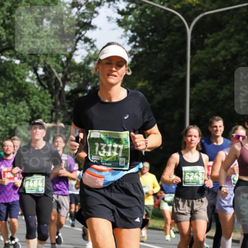 13.09.2026 - 21. swb-Marathon Bremen TobiasT http://msf.ph/oto/10285610 13.09.2026 12:13:36 Laufen 9484, 13117, 8686, 20, 5242 meine-sportfotos.de