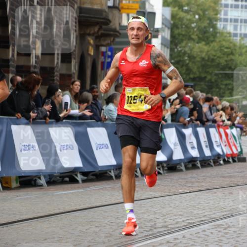 13.09.2026 - 21. swb-Marathon Bremen Strokosch-Dieckow http://msf.ph/oto/10285627 13.09.2026 10:34:56 Ziel 10818, 12413, 12540, 13637, 10261, 10262, 13505, 13560, 13625 meine-sportfotos.de
